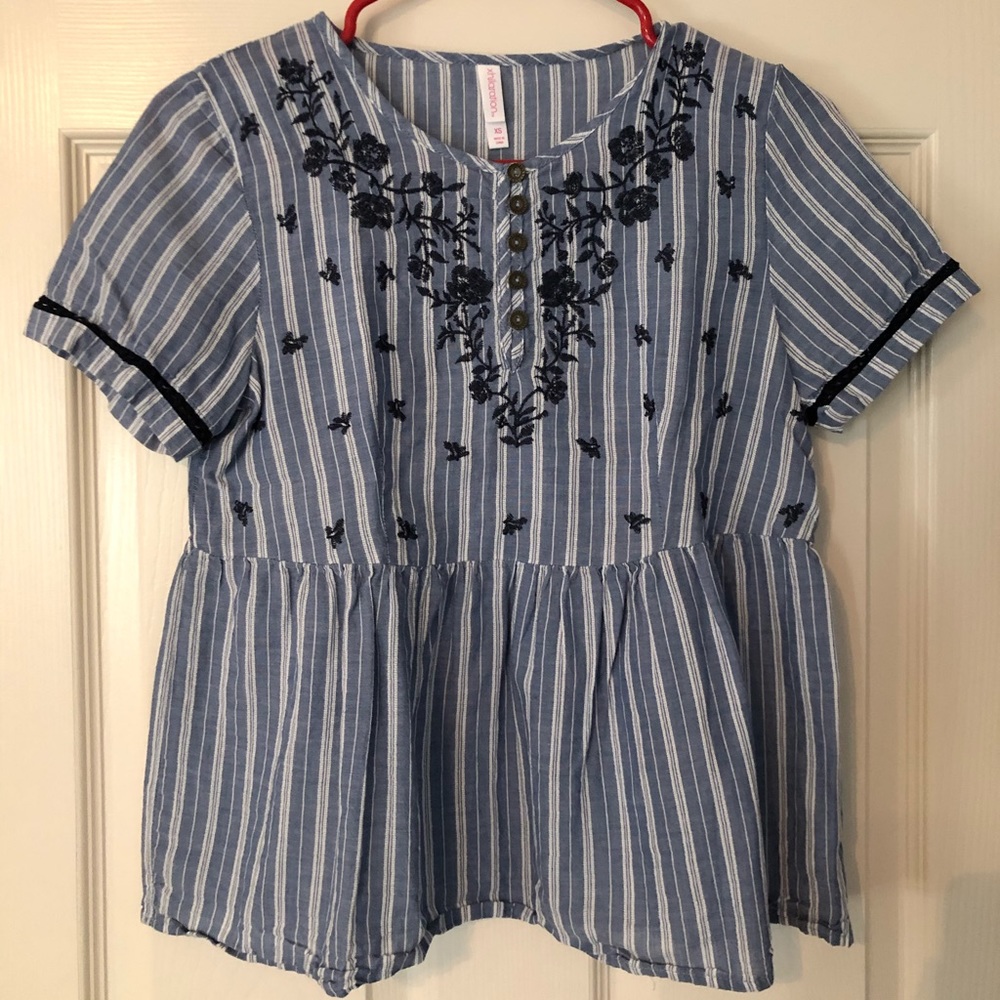 Airy blue shirt